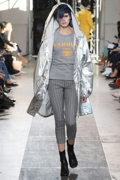 Look 30